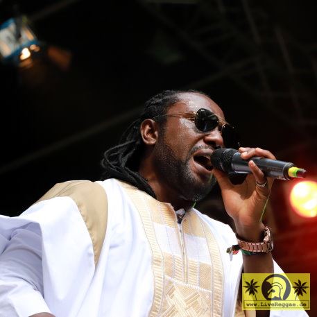 Kingseyes (NGR) with The House Of Riddim Band - Reggae Jam Festival, Bersenbrueck - 30. Juli 2022 (4).JPG